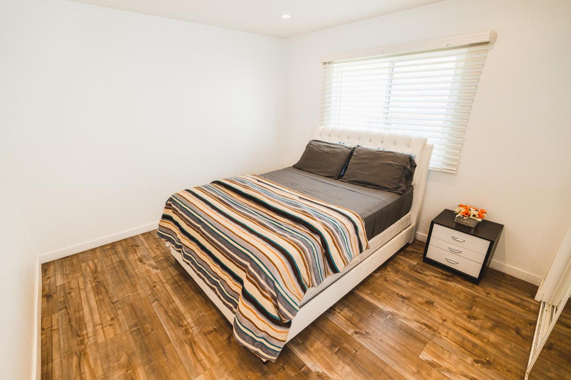 Stylish One Bedroom In Hollywood Koreatown Area With Parking