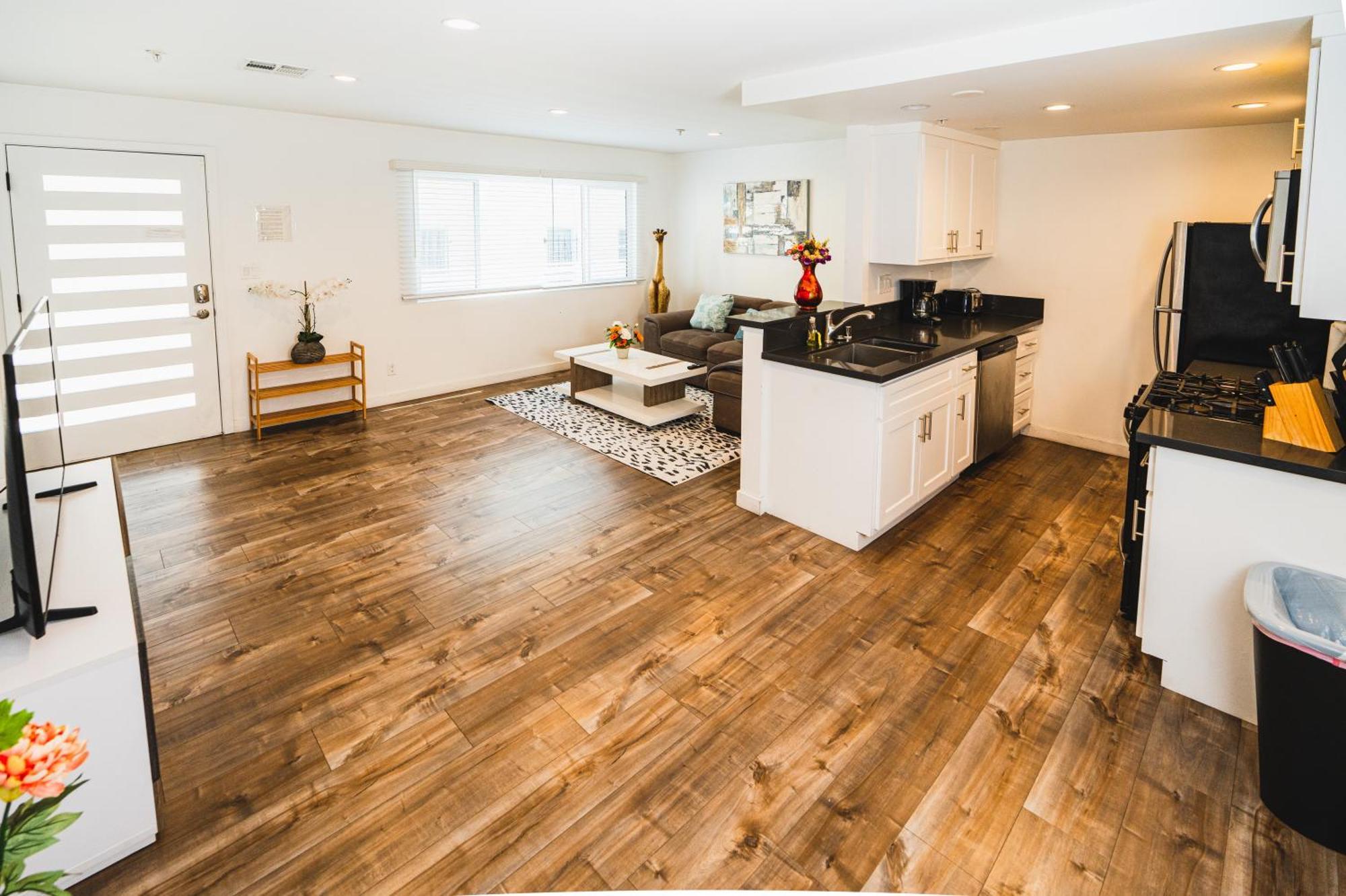 Stylish One Bedroom In Hollywood Koreatown Area With Parking Los Angeles