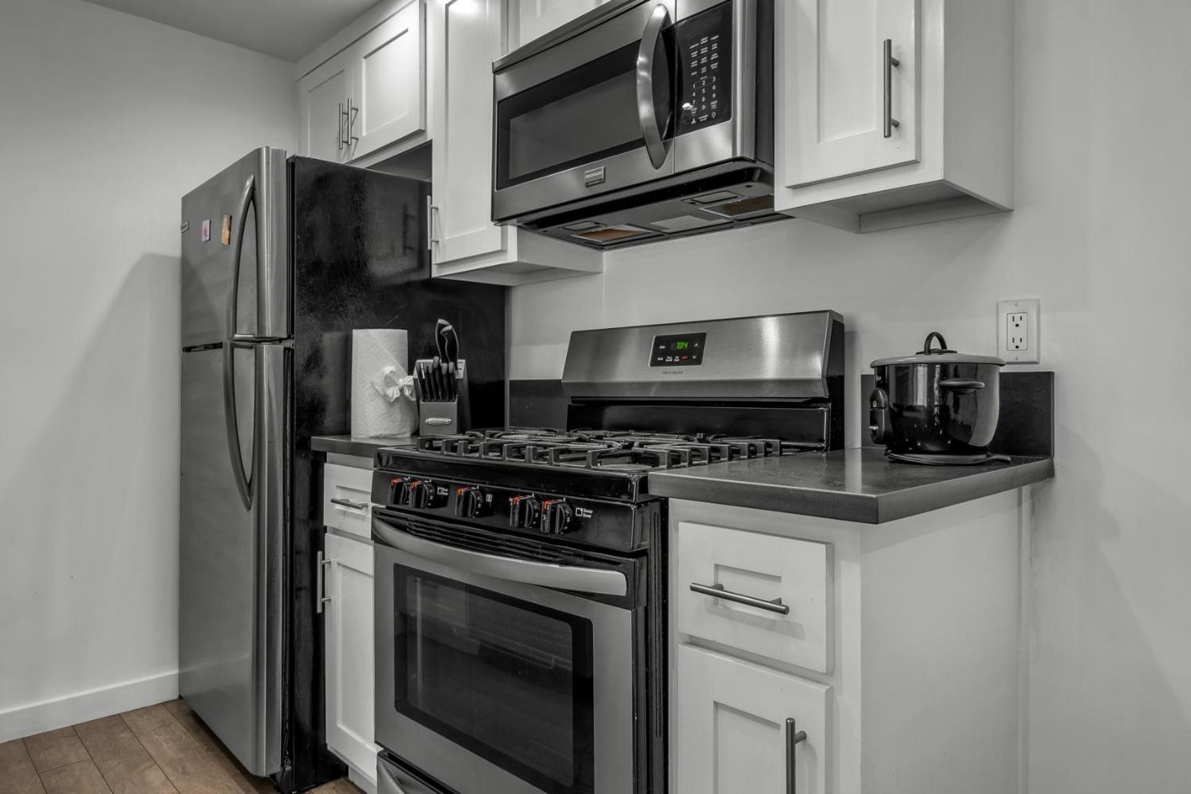 Apartment Stylish One-bedroom Retreat With Ac & Free Parking In The Heart Of Hollywood *