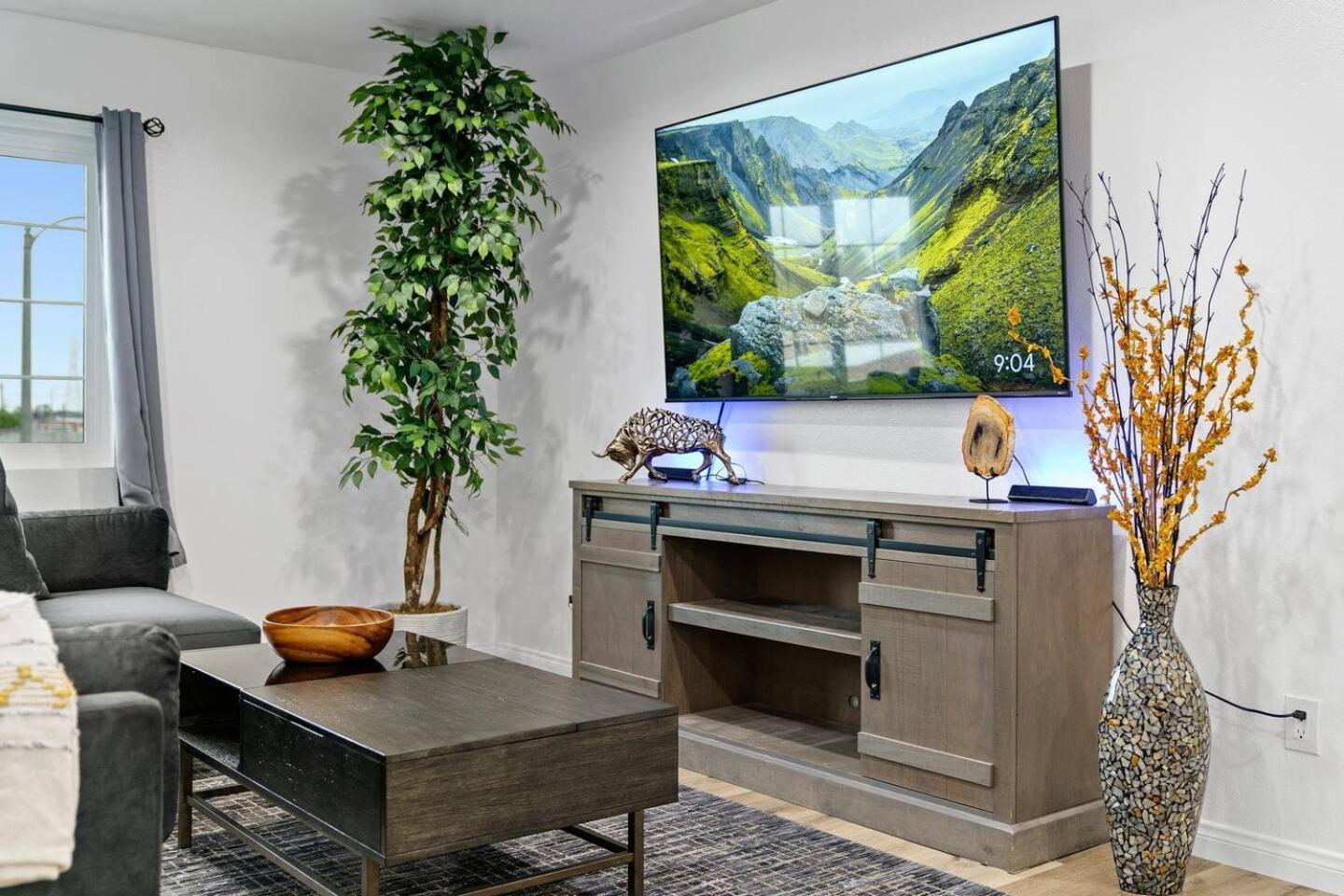 Casa Lanzit - 35 Percent Off April 2025! Low Fees *