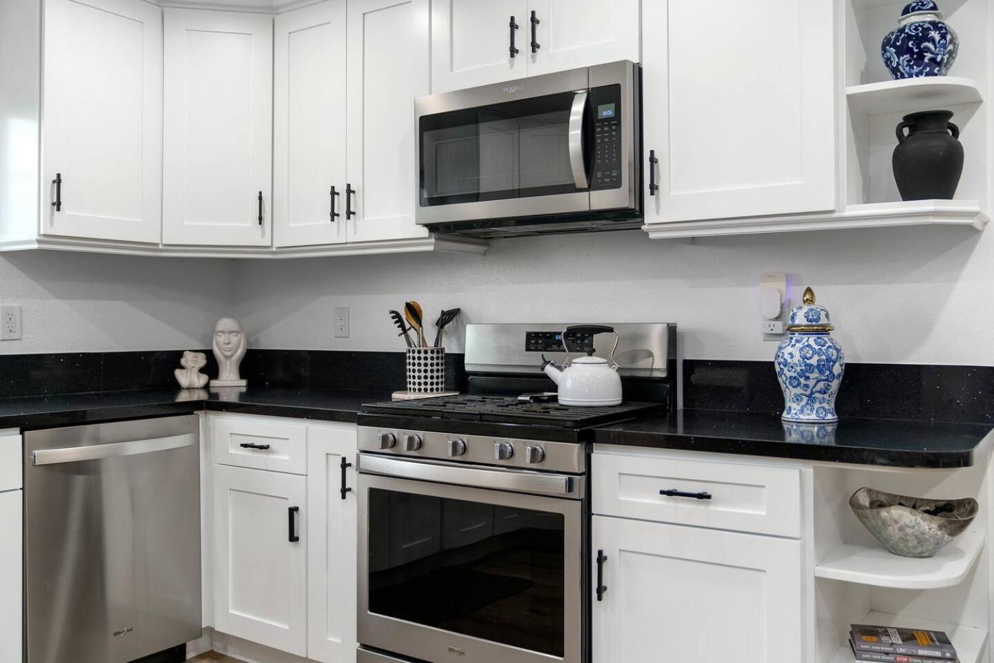 Casa Lanzit - 35 Percent Off April 2025! Low Fees *