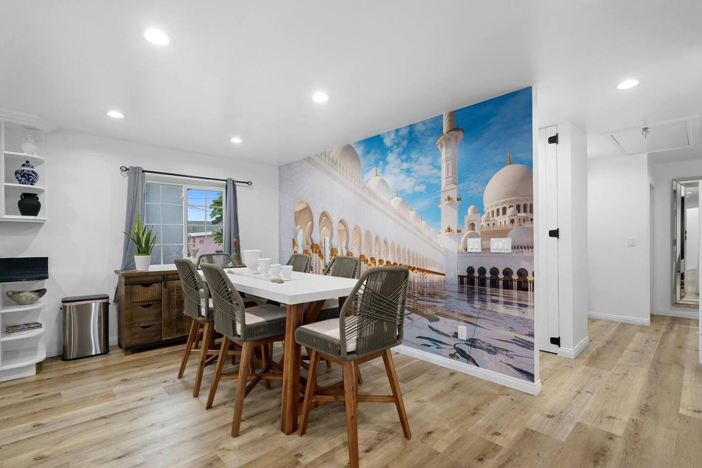 Casa Lanzit - 35 Percent Off April 2025! Low Fees *