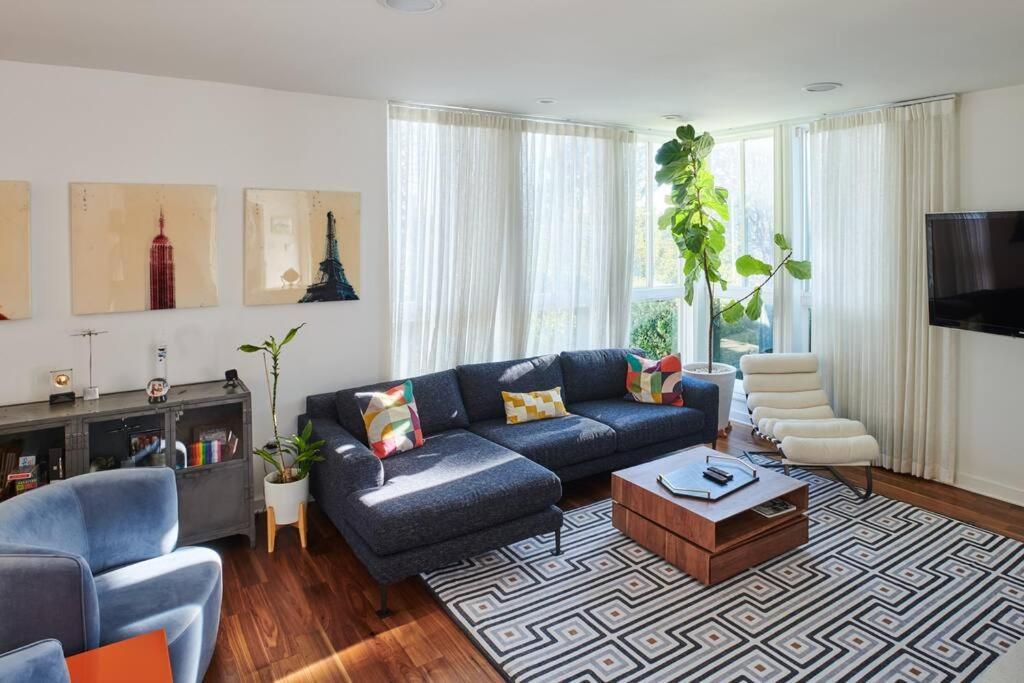 Luxe In Hollywood Hills- Modern Oasis, Pool 5 Min To Sunset Holiday home