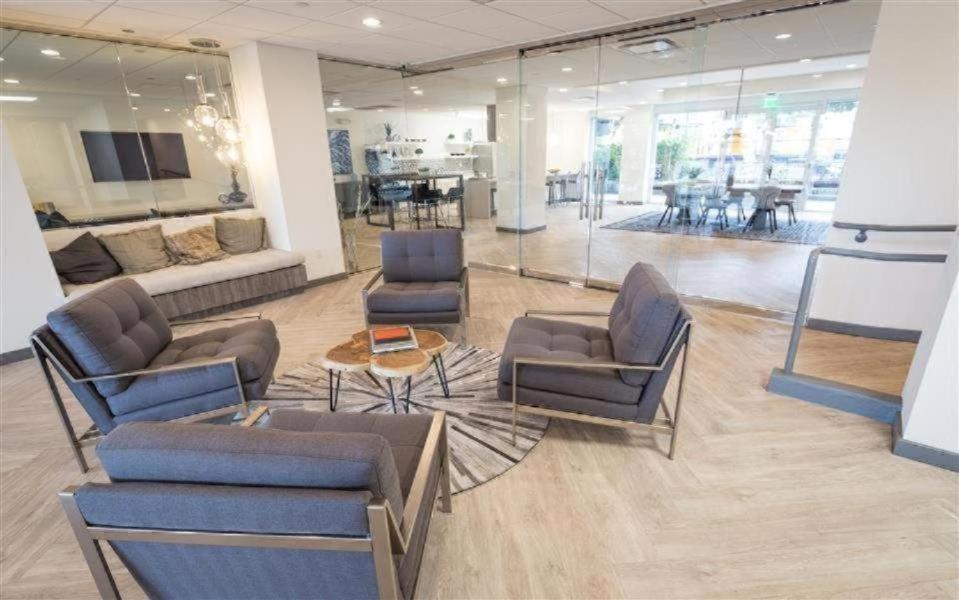 Elegant Hollywood With Balcony & Pool Apartamento