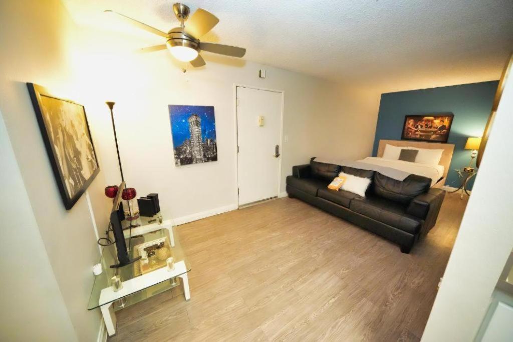 Elegant Hollywood With Balcony & Pool Apartamento
