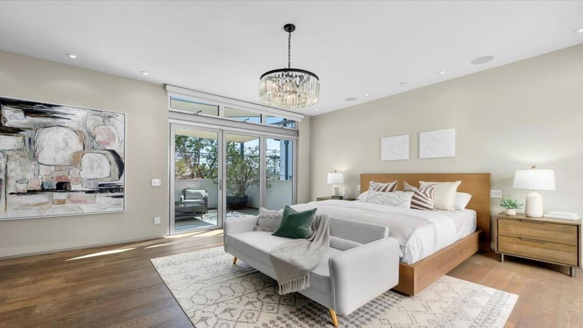 Apartment Exquisite Venice Three Bedrooms Marvel Los Angeles