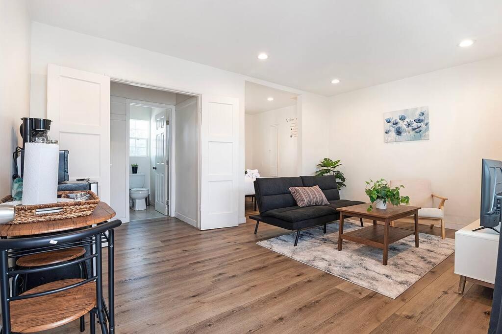Chic Studio In Prime Location Apartment *