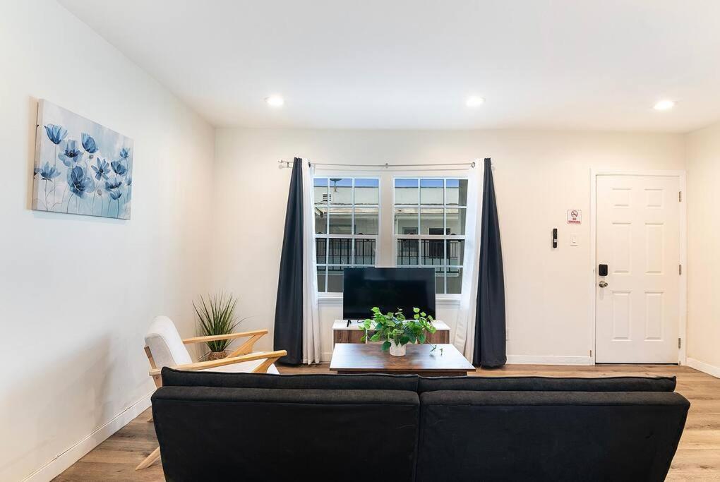 Chic Studio In Prime Location Apartment