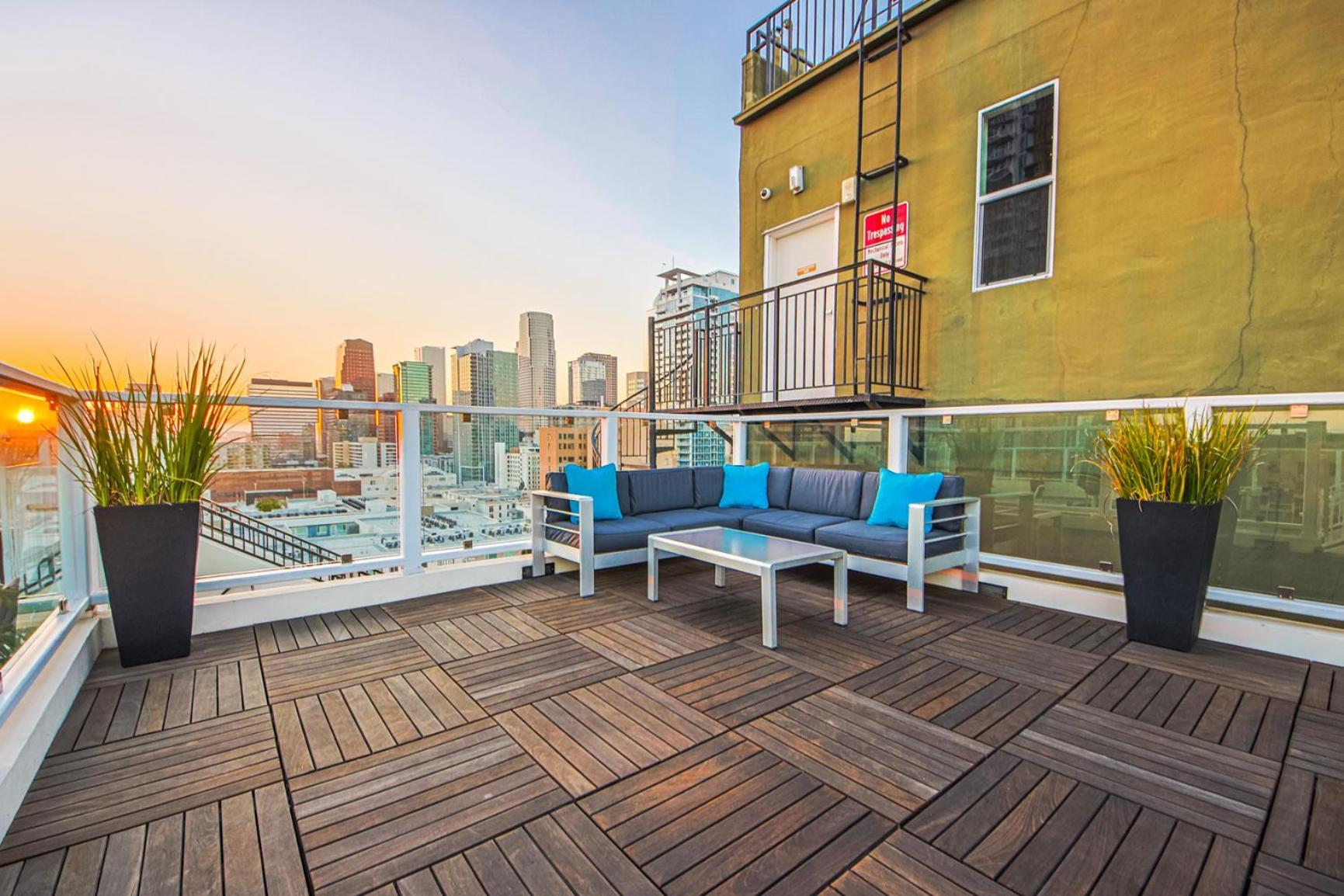 Stunning 1 Bdr 1 Bth, Pool, Jacuzzi Los Angeles