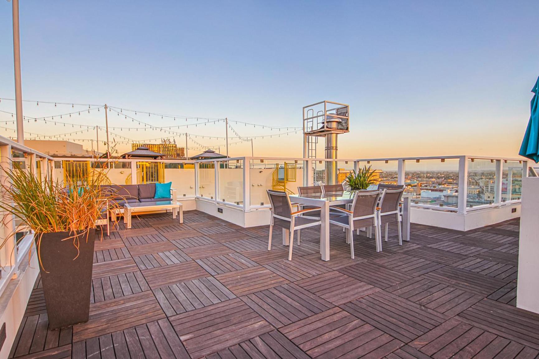 Stunning 1 Bdr 1 Bth, Pool, Jacuzzi Apartment Los Angeles