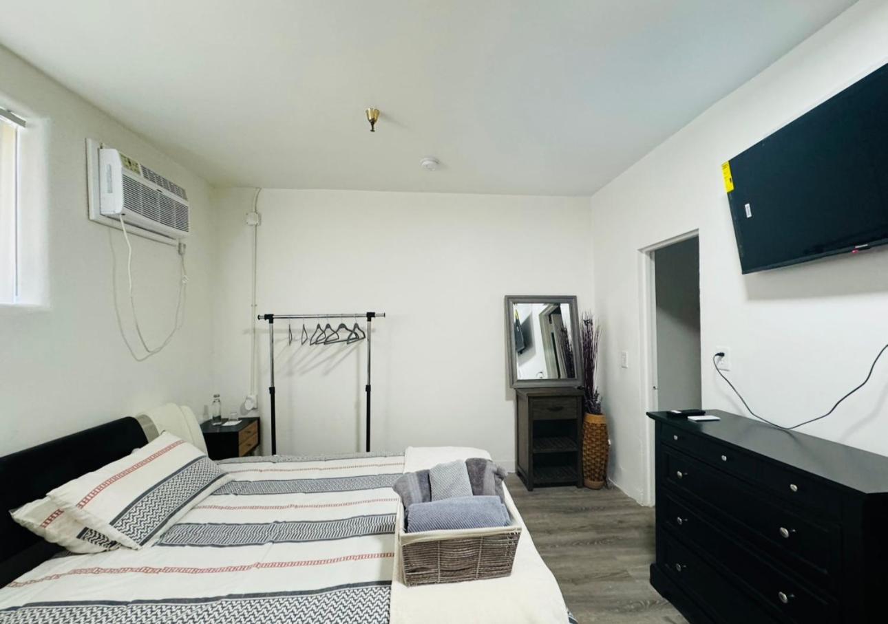 Sunset & La Brea Studio!! Location Ever Apartment *