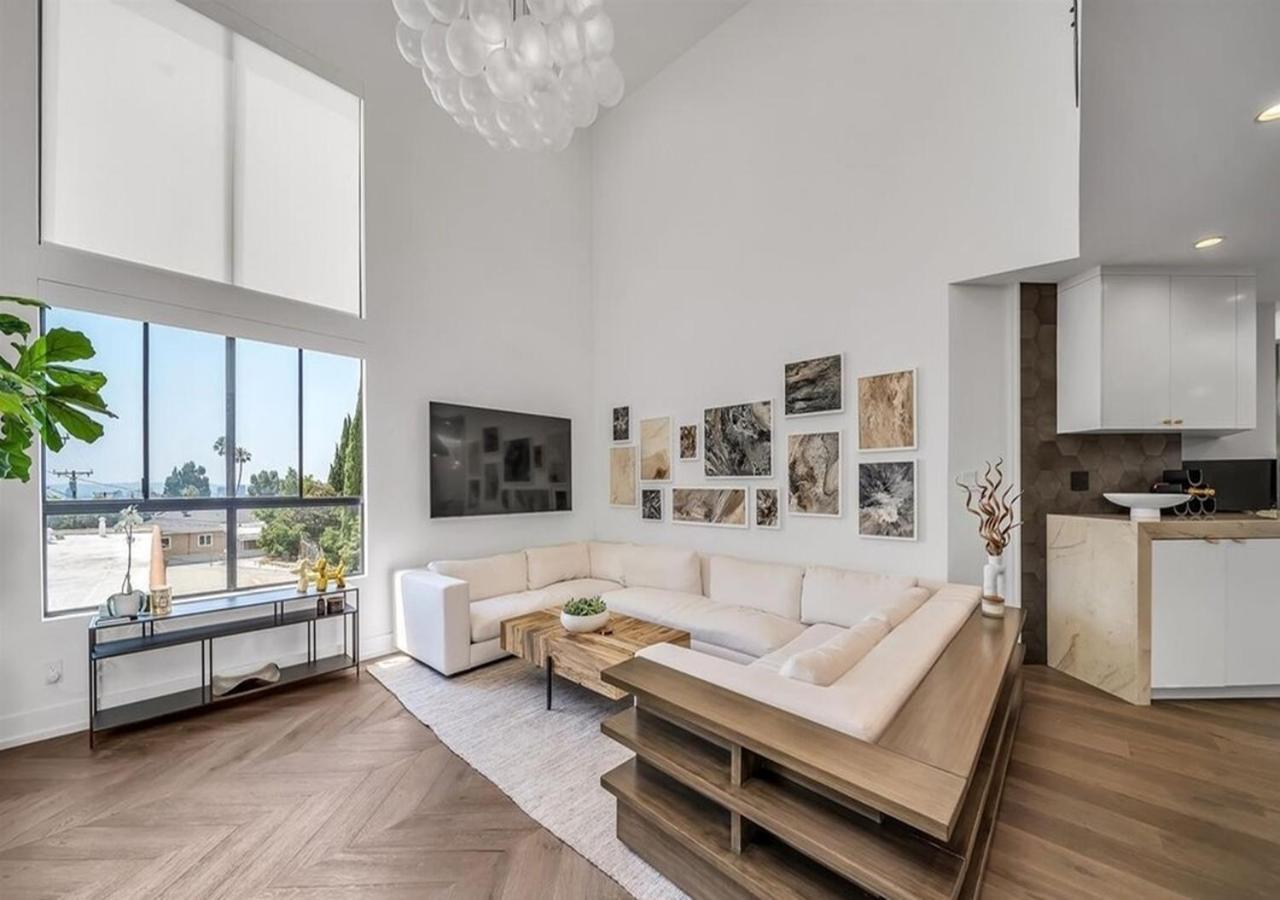 Apartment Three Bedrooms With Breathtaking Views Los Angeles