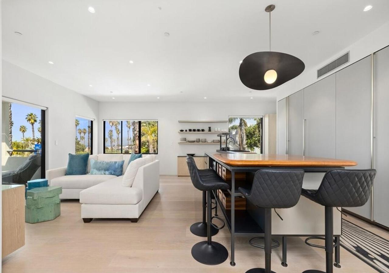 Ocean Park Blv Four Bedrooms Los Angeles