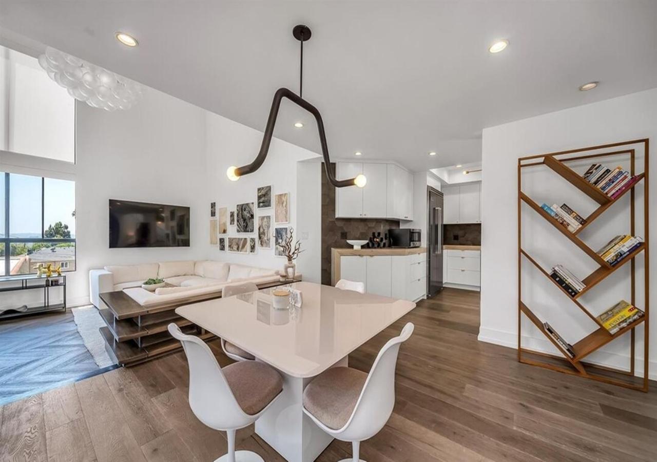 Three Bedrooms With Breathtaking Views Los Angeles