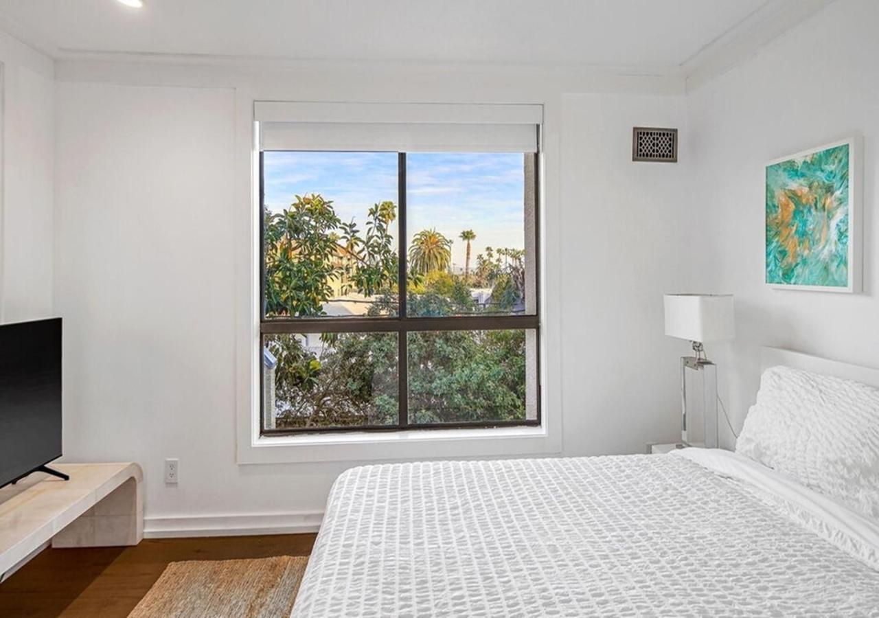 Three Bedrooms With Breathtaking Views * Los Angeles