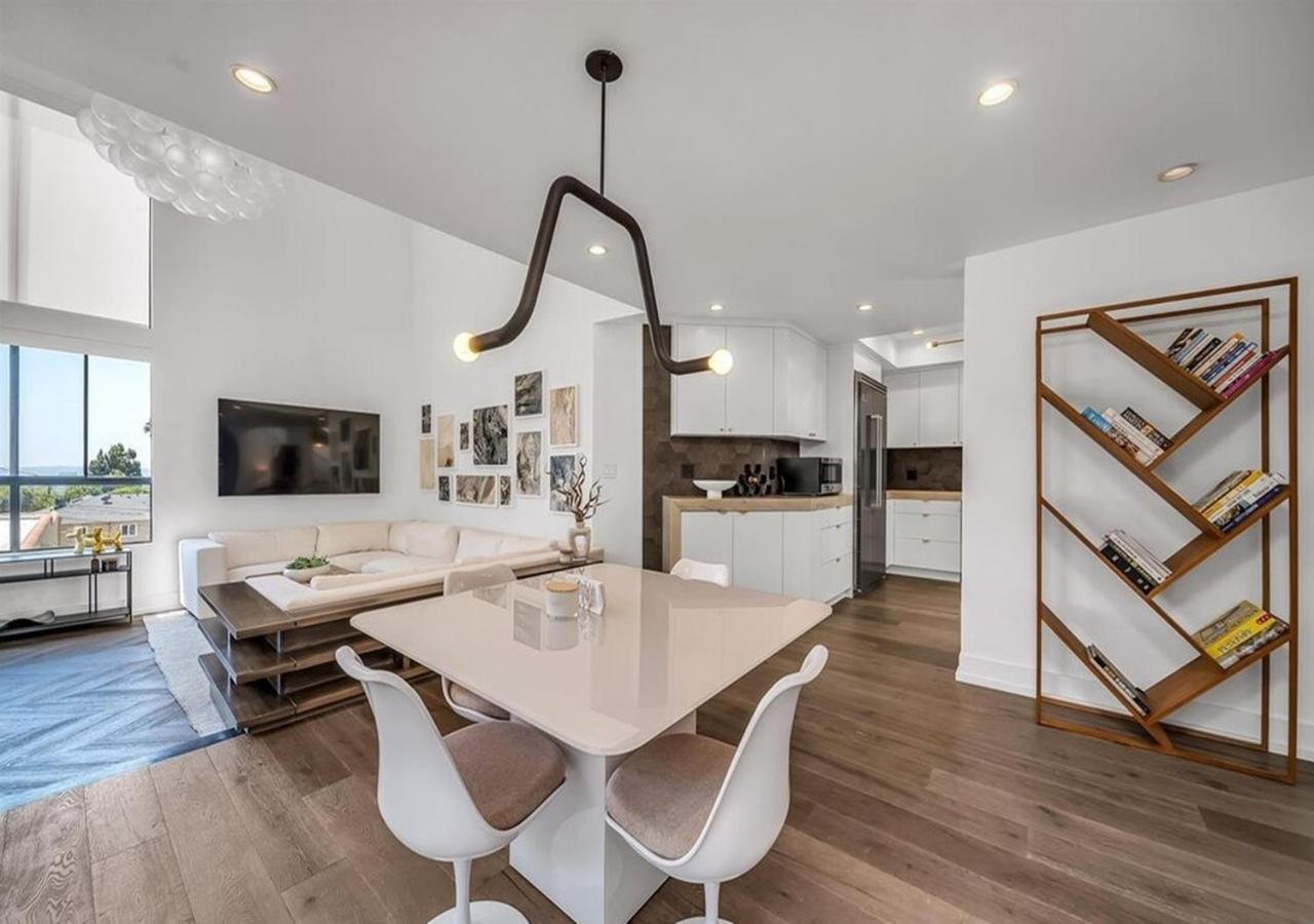 Three Bedrooms With Breathtaking Views Los Angeles