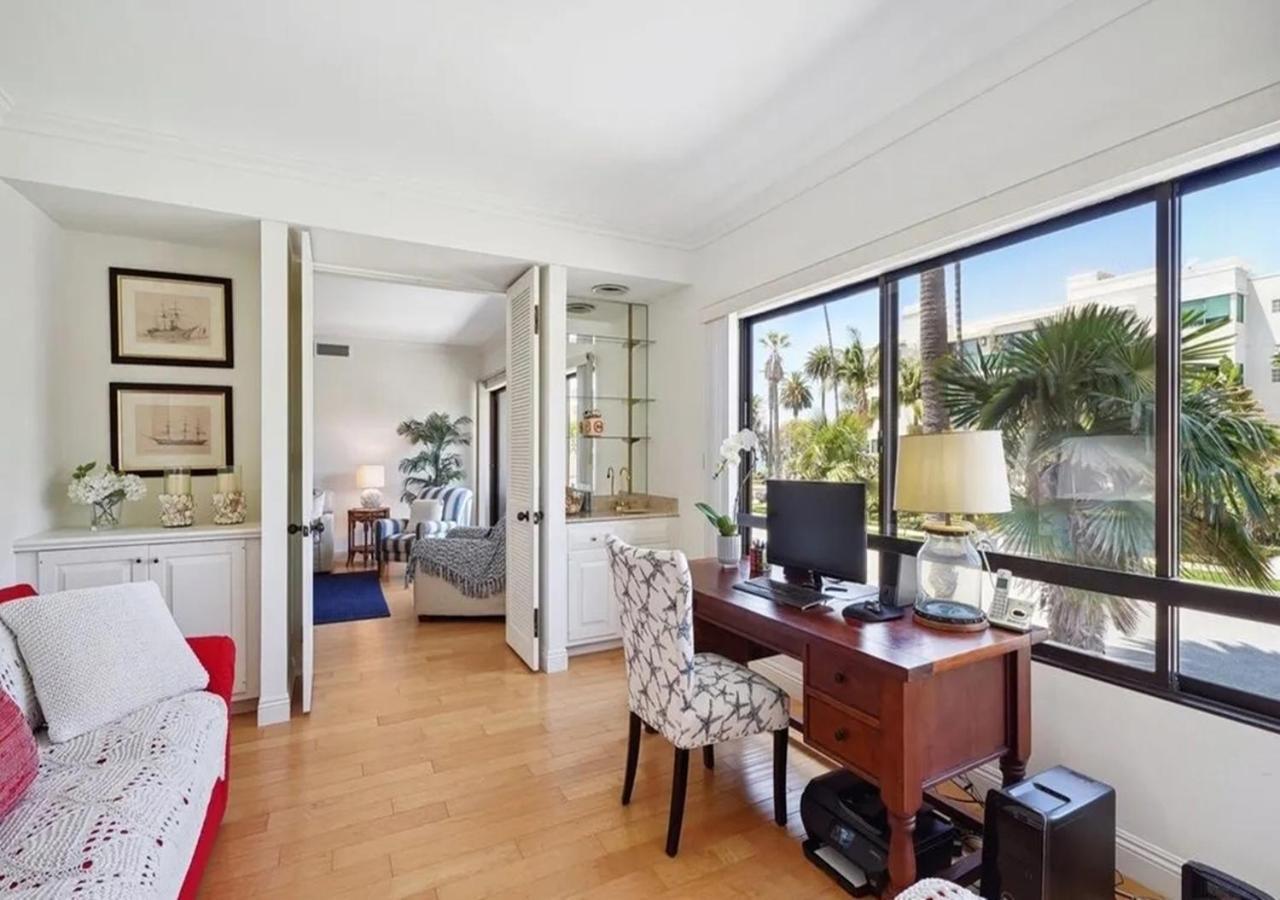 Three Bedroom With Dramatic Sunsets And Ocean Views