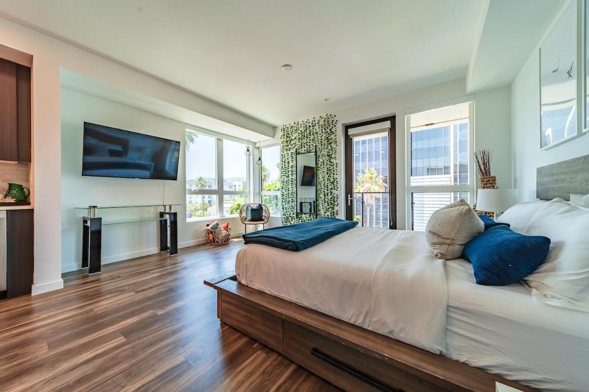 Sunset Blvd In The Heart Of Hollywood Apartment Los Angeles