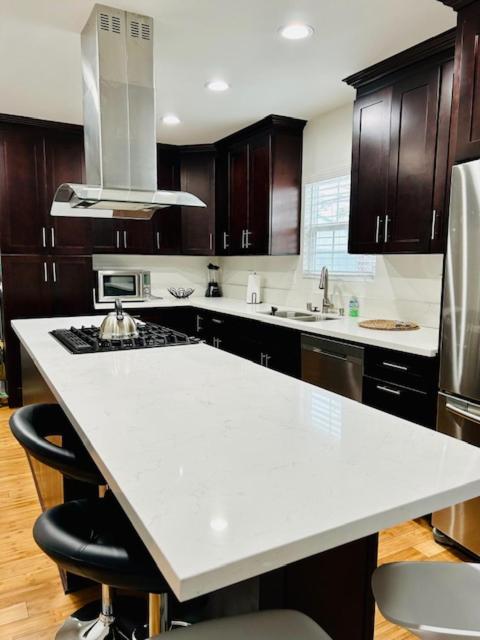 Holiday home Gated Contemporary 3 Bedroom - 2 Bathroom In South Parking *