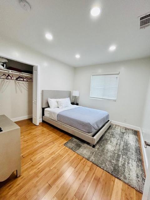 Holiday home Gated Contemporary 3 Bedroom - 2 Bathroom In South Parking Los Angeles