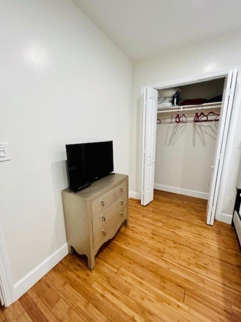 Gated Contemporary 3 Bedroom - 2 Bathroom In South Parking * Los Angeles