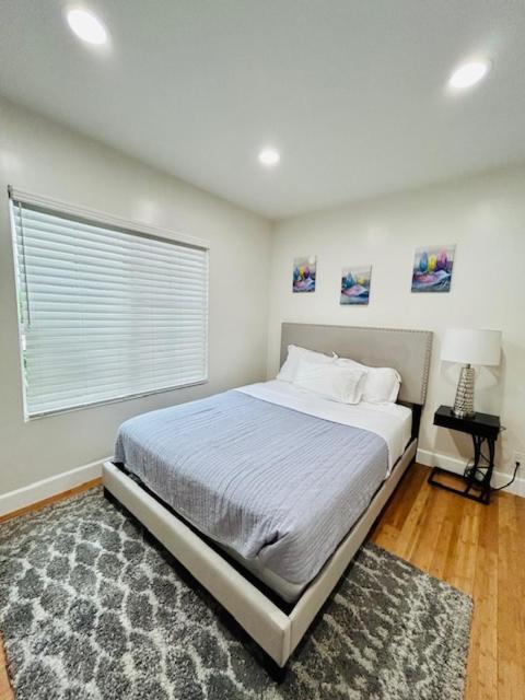 Holiday home Gated Contemporary 3 Bedroom - 2 Bathroom In South Parking Los Angeles