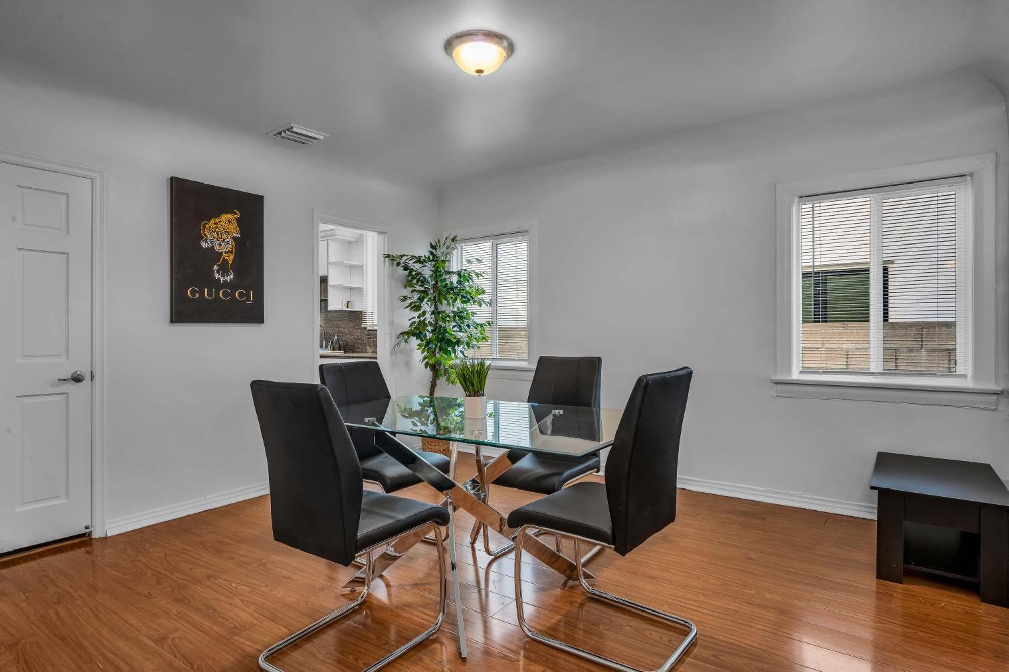 Modern Large 2 Level 2-bedroom 2-bathroom By West Hollywood Apartment *