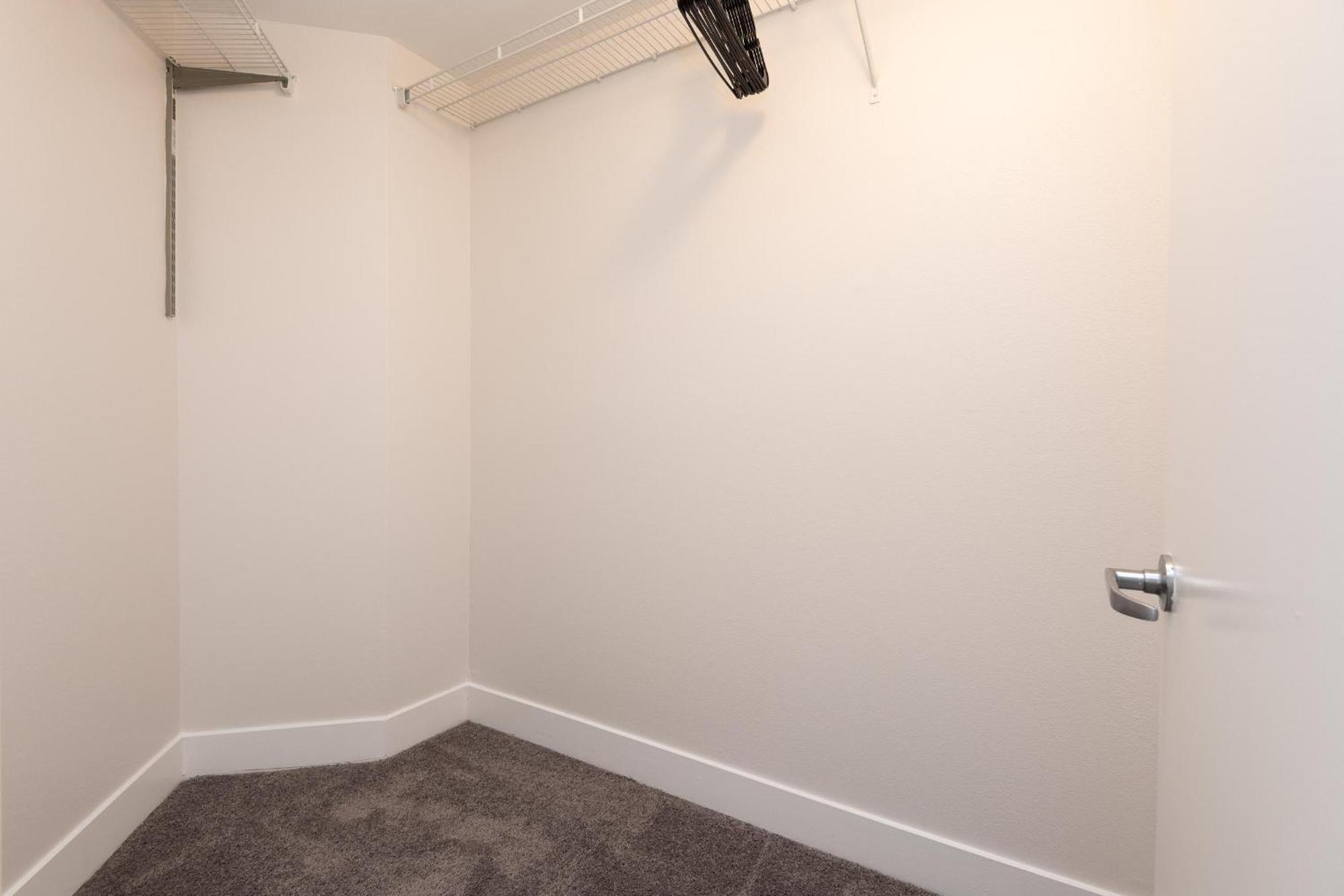 Two Bedroom By The Hollywood Walk Of Fame!