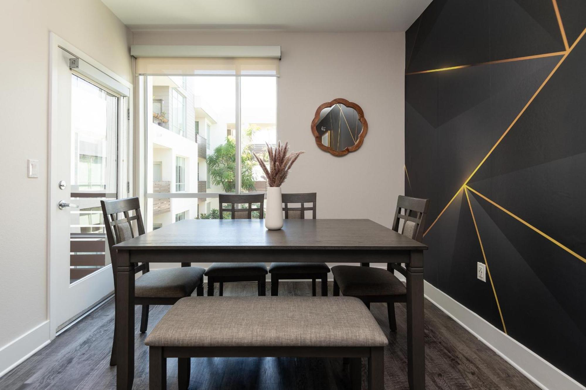Two Bedroom By The Hollywood Walk Of Fame!