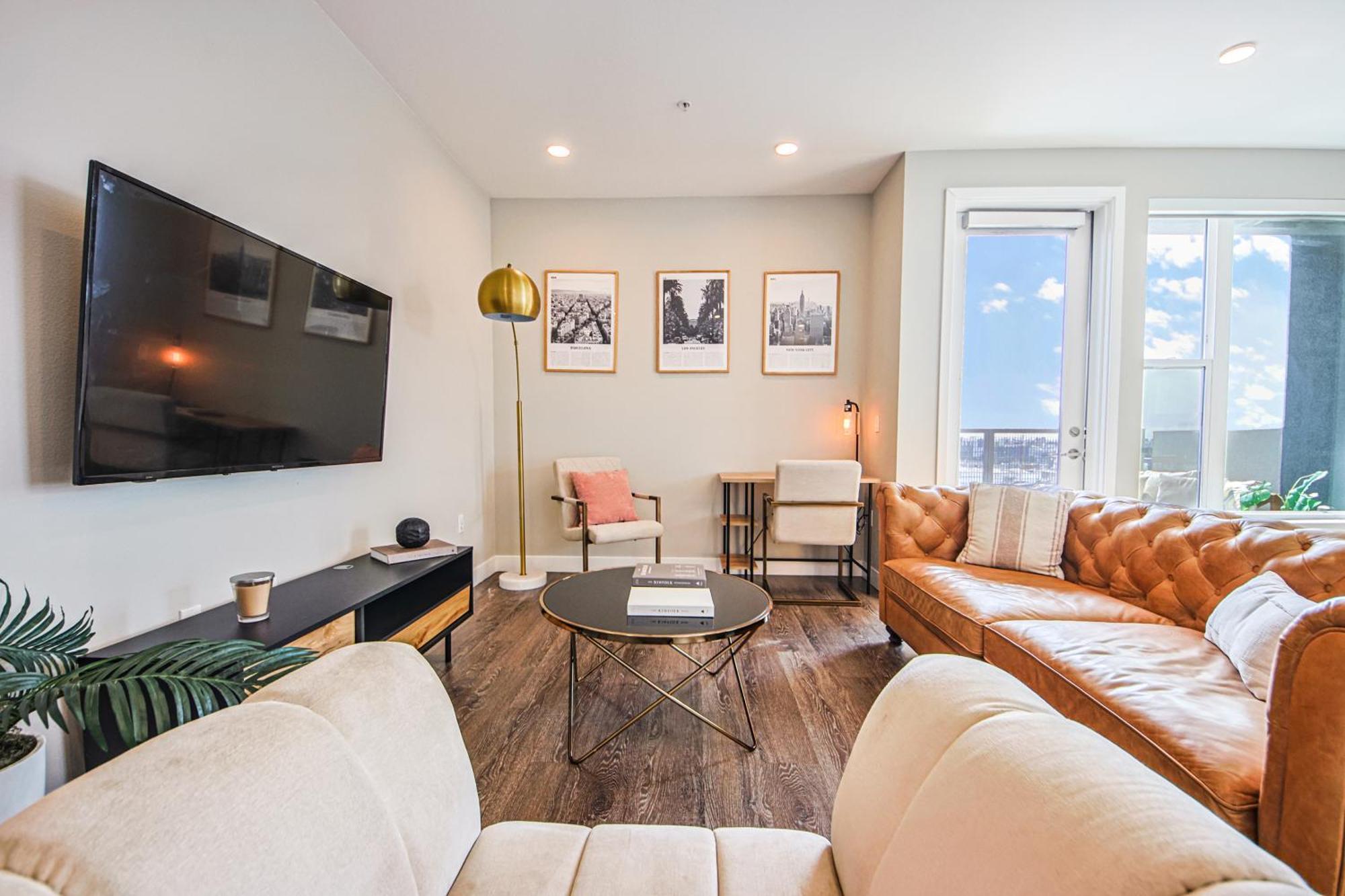 Apartment Spacious 3bd 3ba With Iconic Hollywood Sign Views From Balcony & Roofdeck! Los Angeles