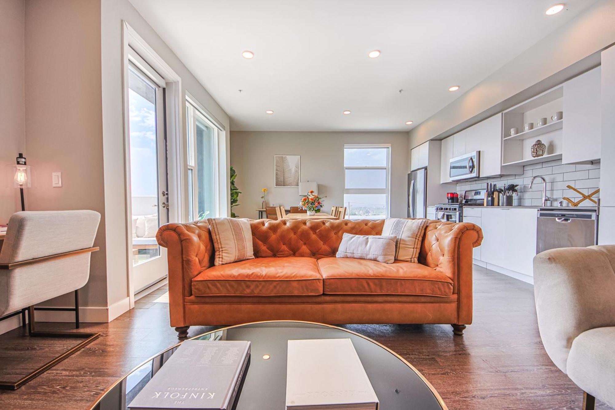 Apartment Spacious 3bd 3ba With Iconic Hollywood Sign Views From Balcony & Roofdeck!