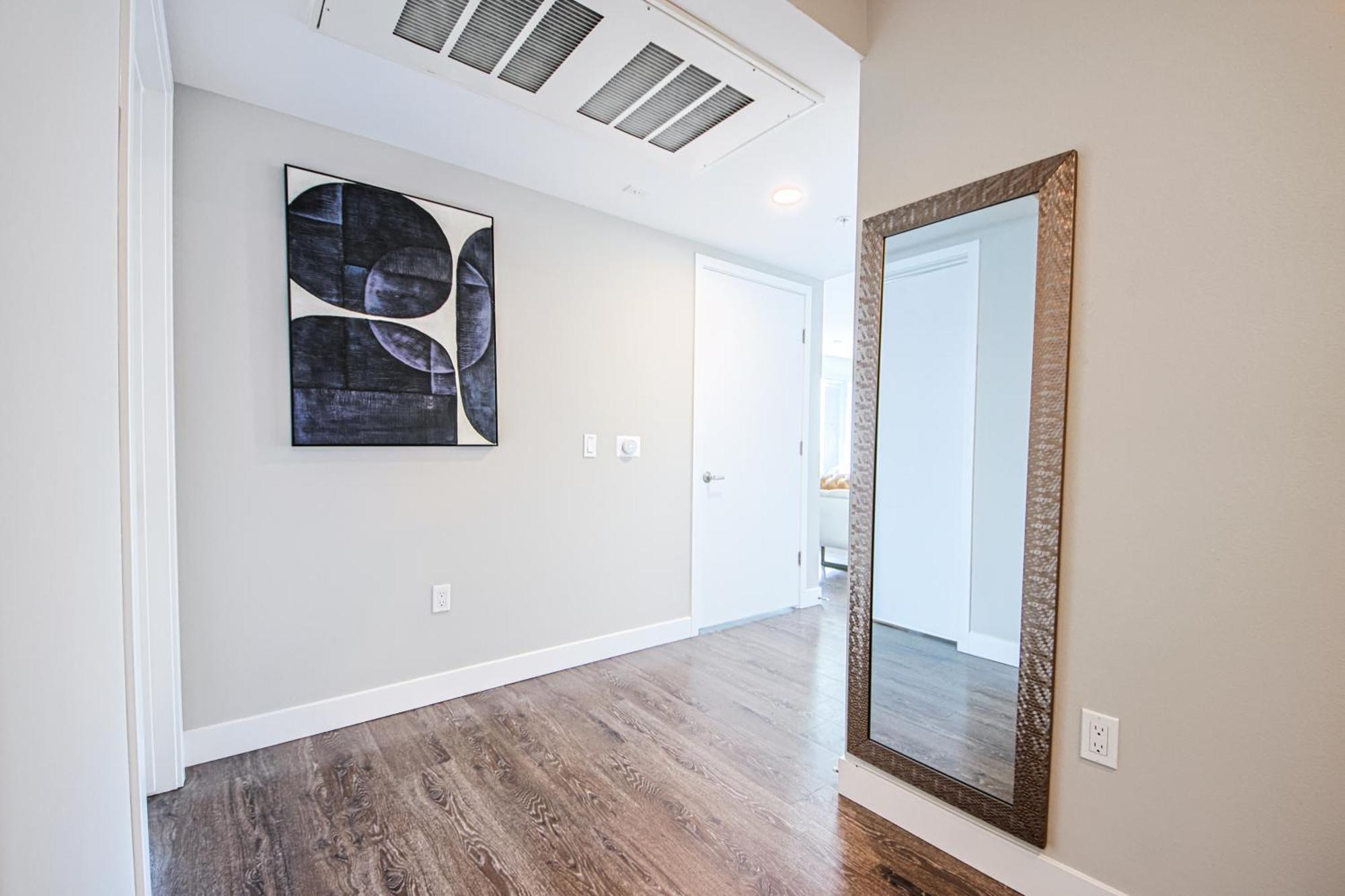 Spacious 3bd 3ba With Iconic Hollywood Sign Views From Balcony & Roofdeck! Apartment *