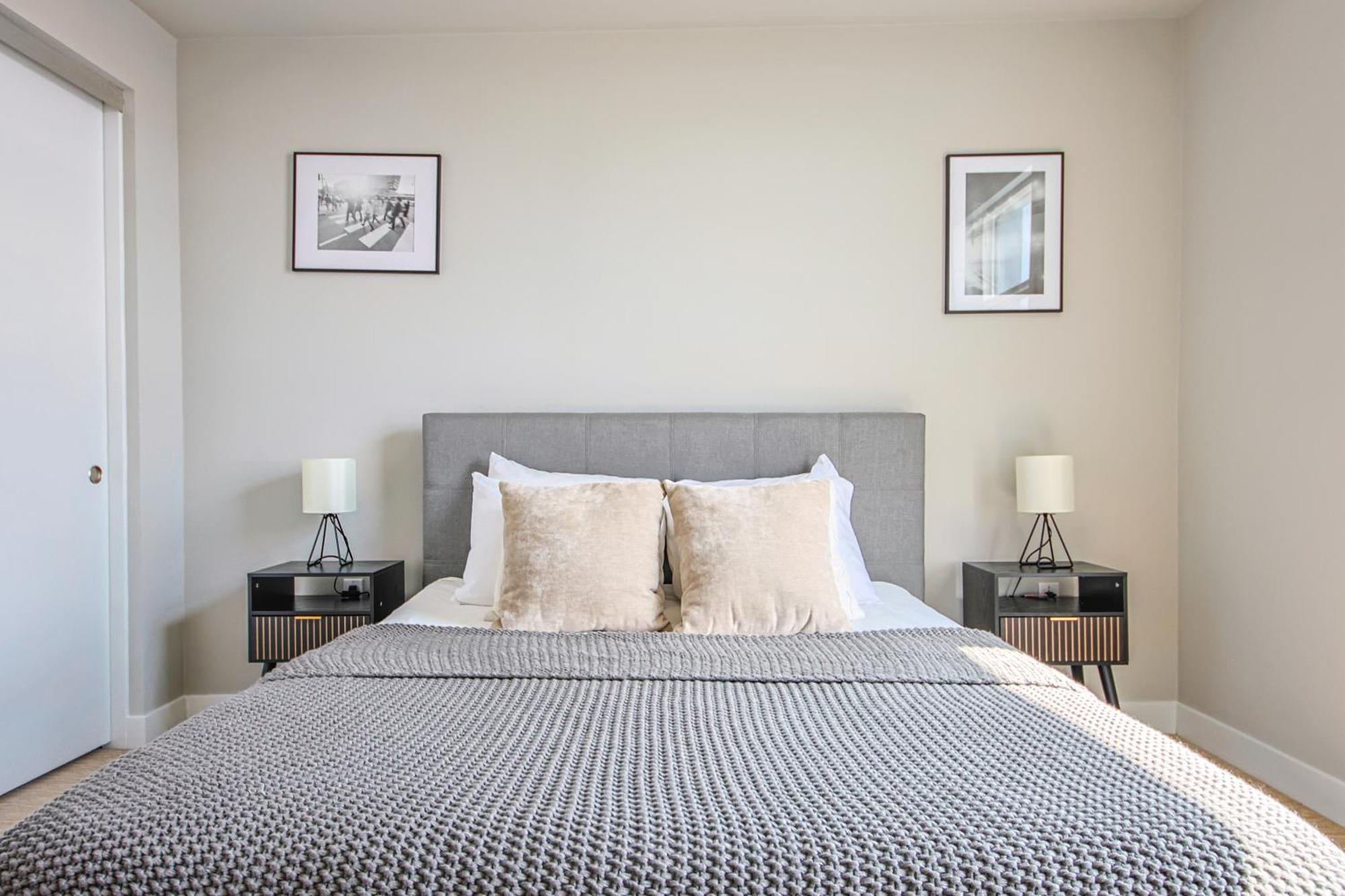 Apartment Spacious 3bd 3ba With Iconic Hollywood Sign Views From Balcony & Roofdeck!