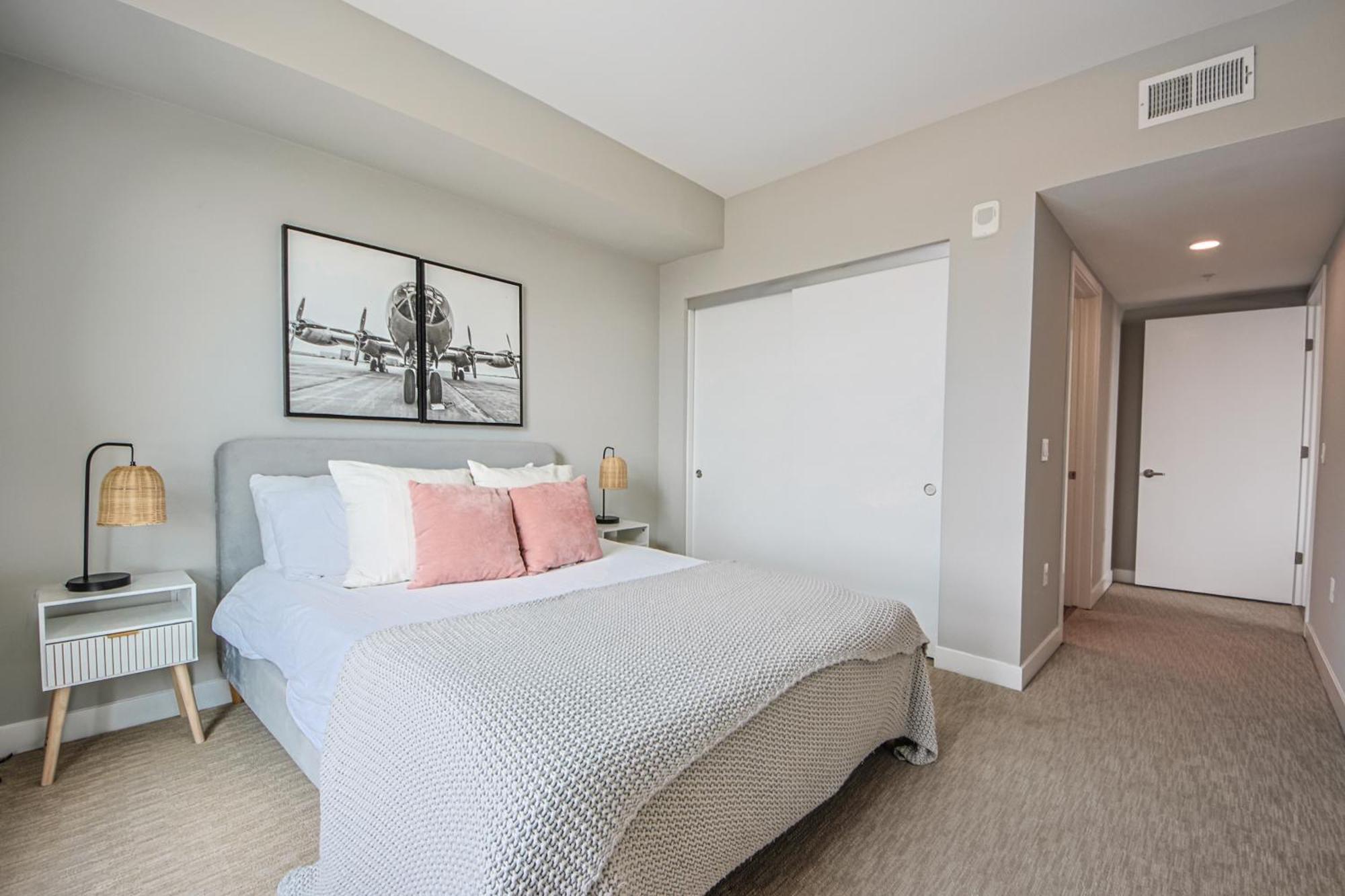 Apartment Spacious 3bd 3ba With Iconic Hollywood Sign Views From Balcony & Roofdeck! Los Angeles