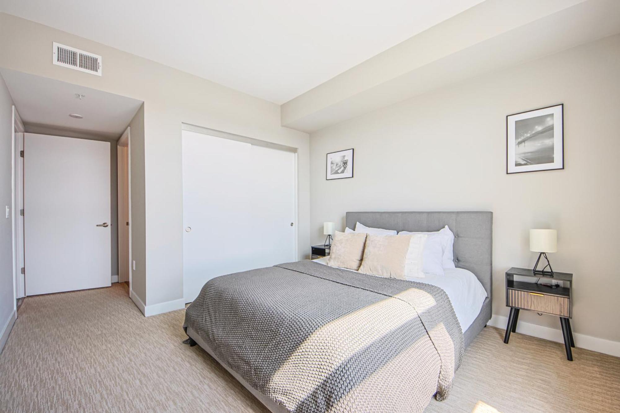 Apartment Spacious 3bd 3ba With Iconic Hollywood Sign Views From Balcony & Roofdeck!