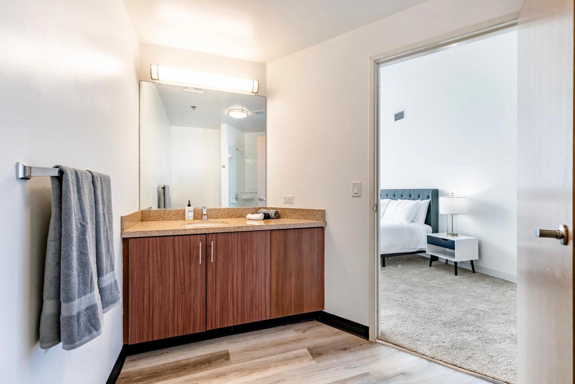 Apartment 2br Luxury Highrise Retreat Vt Los Angeles
