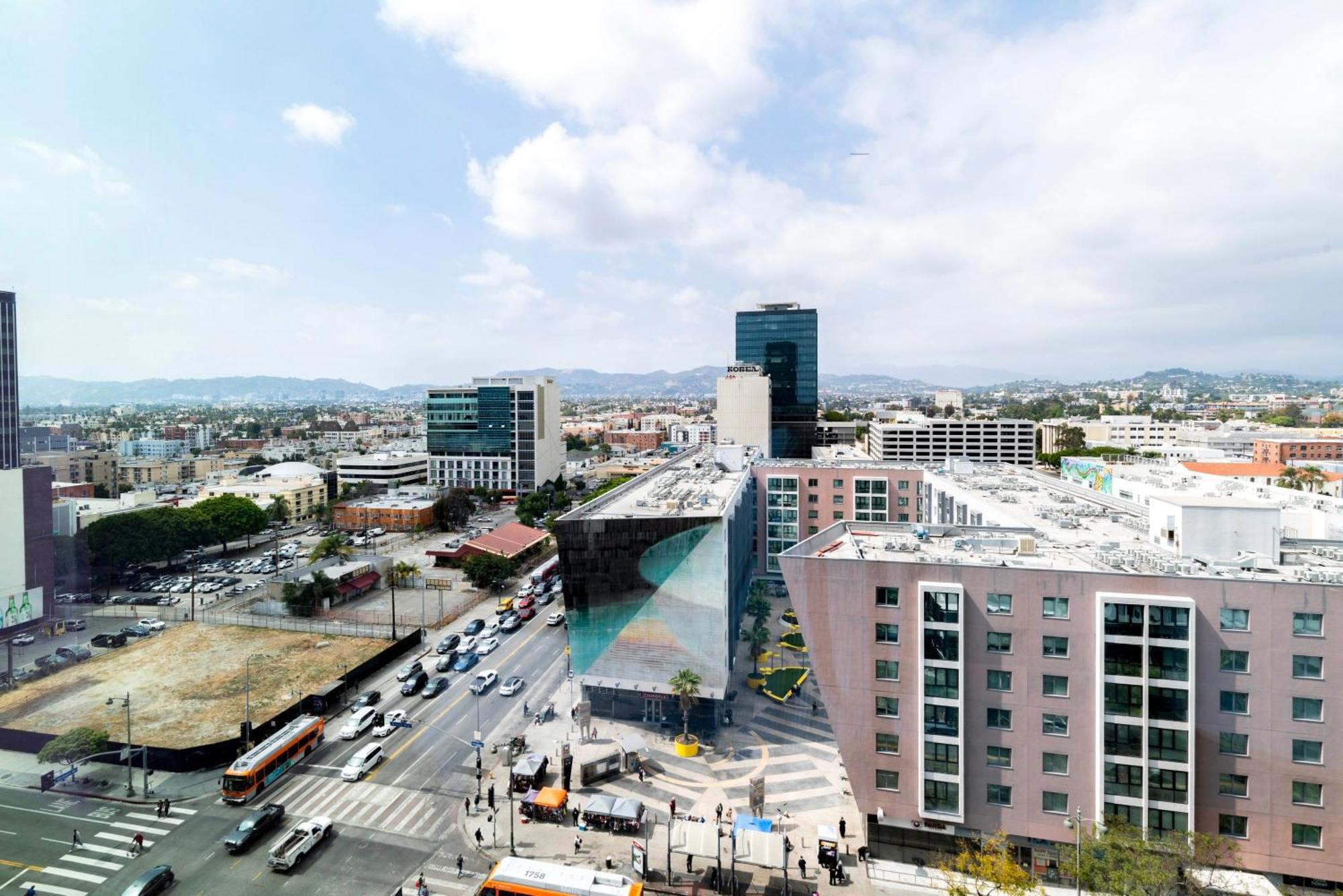 2br Luxury Highrise Retreat Vt Apartment Los Angeles