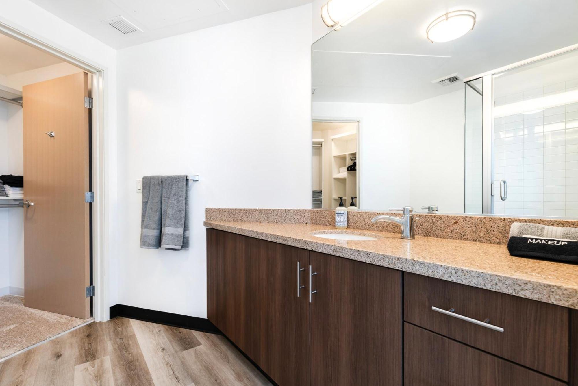 2br Luxury Highrise Retreat Vt Apartment