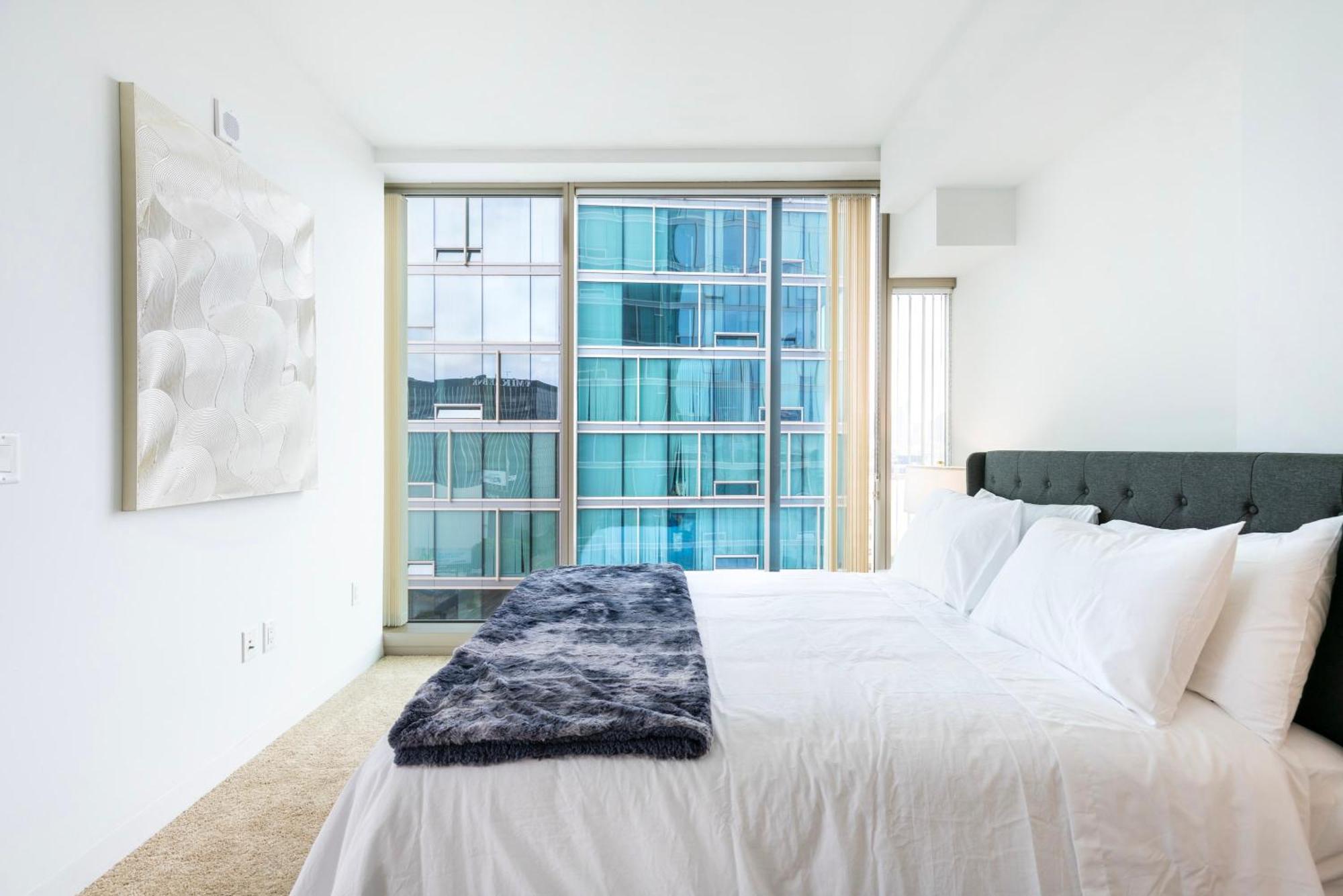 Apartment 2br Luxury Highrise Retreat Vt Los Angeles
