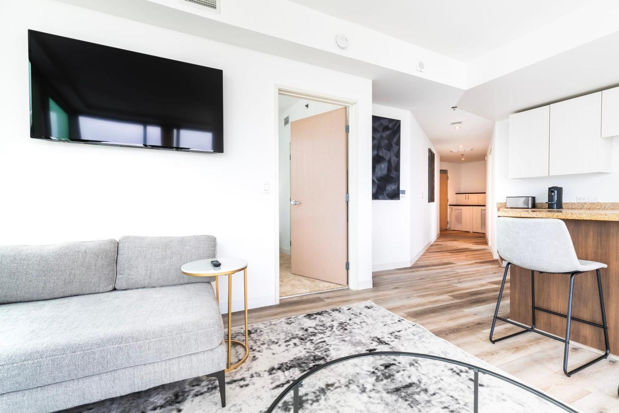 2br Luxury Highrise Retreat Vt Los Angeles