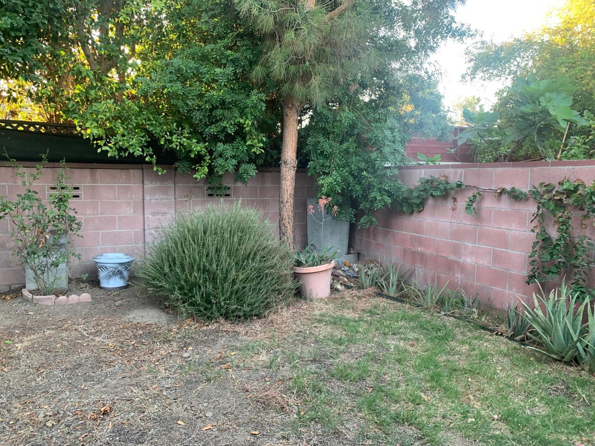 Guest house Art At 8509 Fullbright Avenue, Winnetka, Ca, 91306