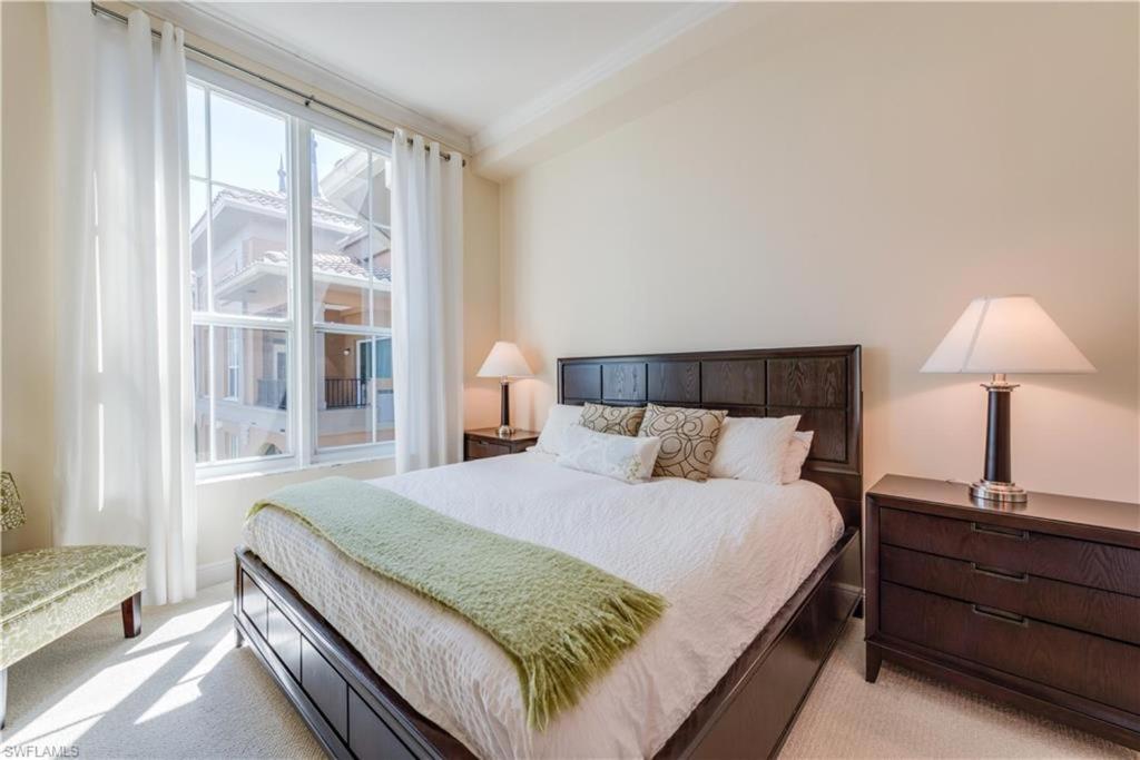 2 Bed 2 Bath Contemporary High Rise Dtla Living Apartment *
