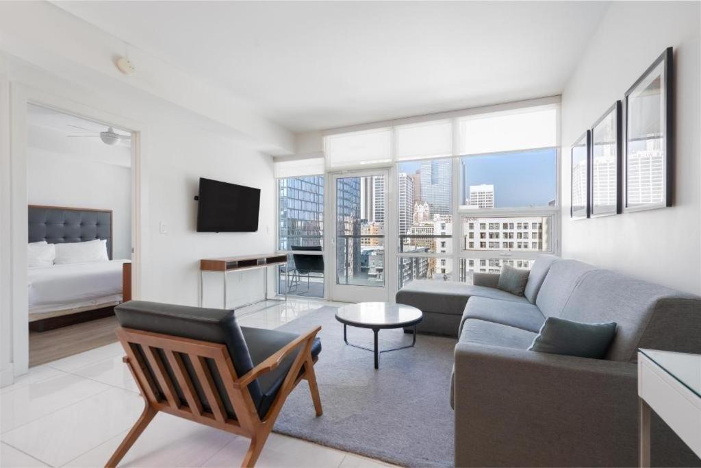 2 Bed 2 Bath Contemporary High Rise Dtla Living Los Angeles
