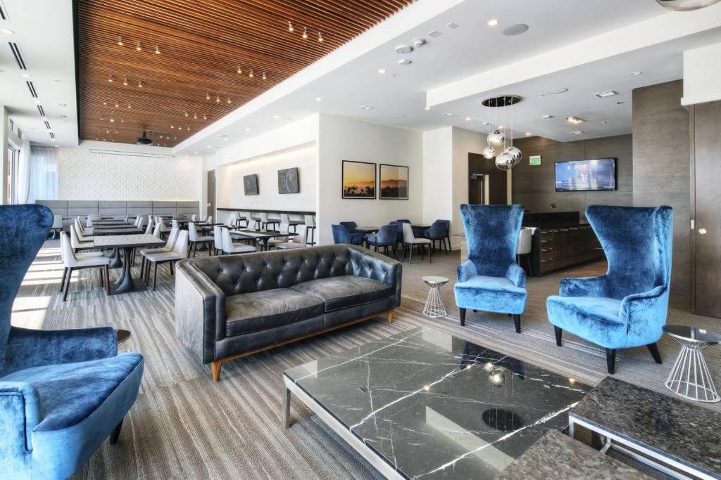 Apartment 2 Bed 2 Bath Contemporary High Rise Dtla Living