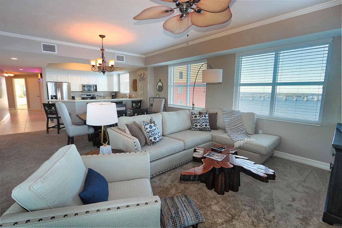 Apartment 2 Bed 2 Bath Contemporary High Rise Dtla Living