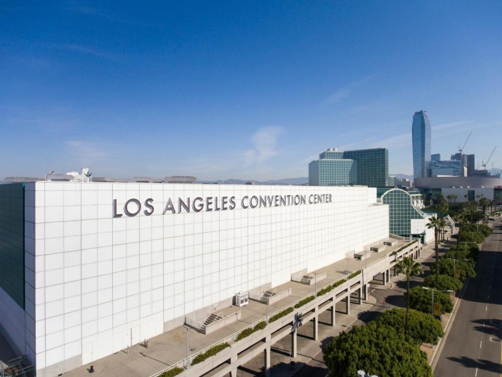2 Bed 2 Bath Contemporary High Rise Dtla Living