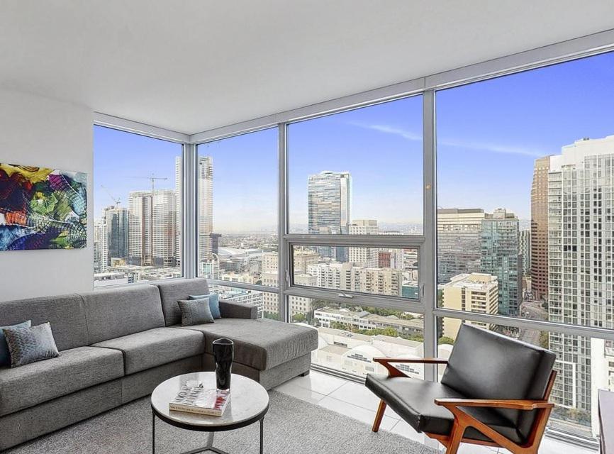 2 Bed 2 Bath Contemporary High Rise Dtla Living Apartment