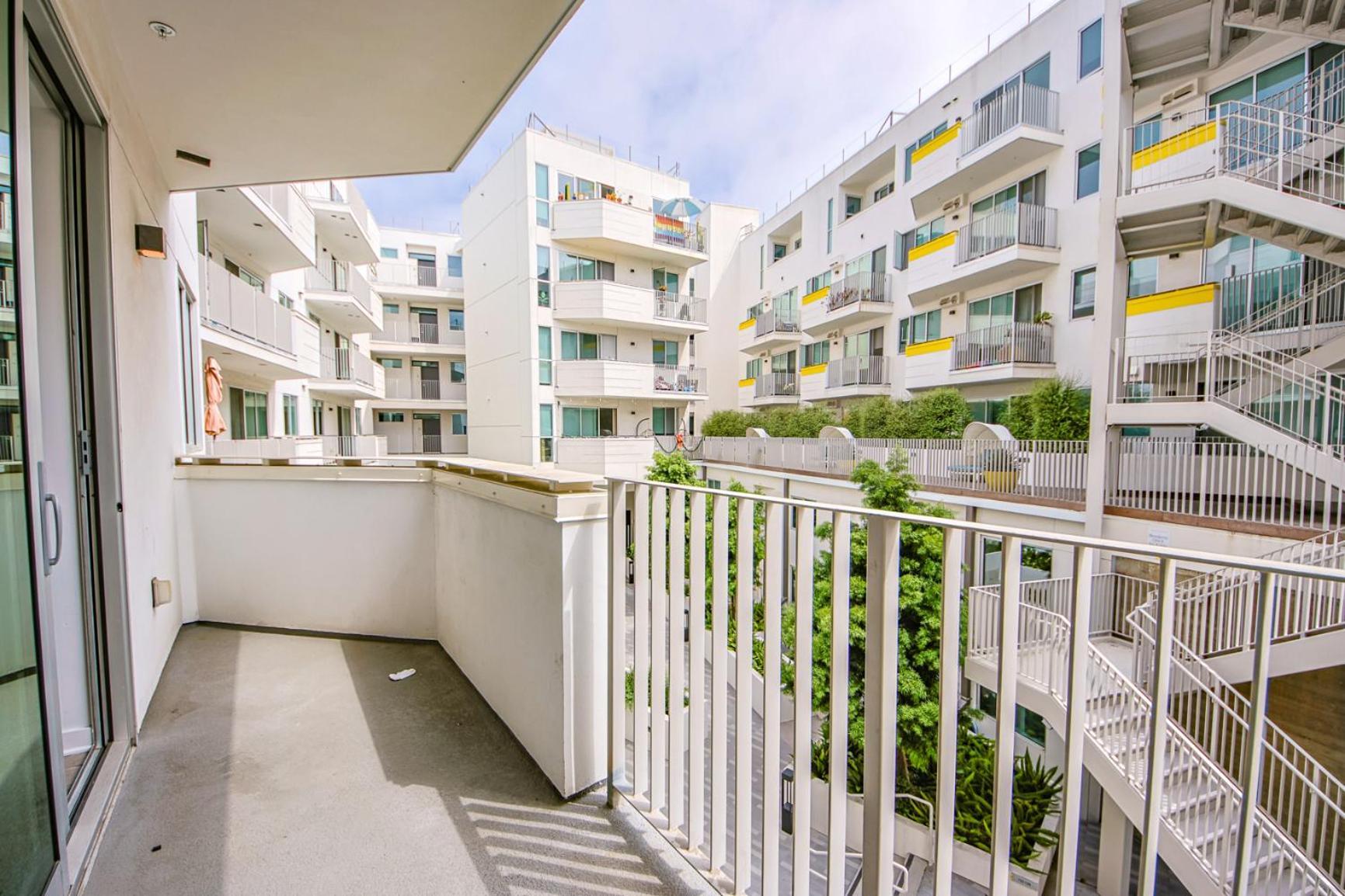 Charming Urban Oasis 2br 1bath *