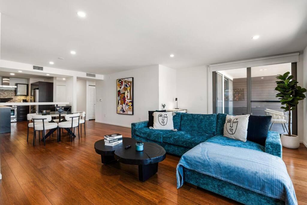 Stunning Marina Boat Views Peaceful Pool Apartment Los Angeles