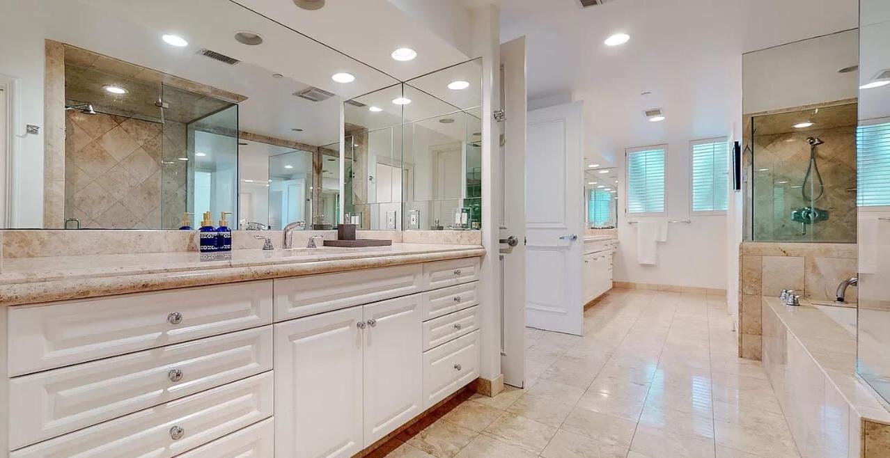 Stunning 2 Bedroom 3 Bathroom Unit Witm Amazing Views Apartment